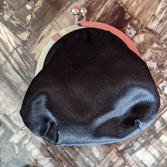 🔥LAST CHANCE - DONATING Sept 4/22🔥Rose Clutch, optional shoulder chain - Picture 3 of 5